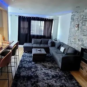 Luxurious 2 Bedrooms With In , Montreal Canada